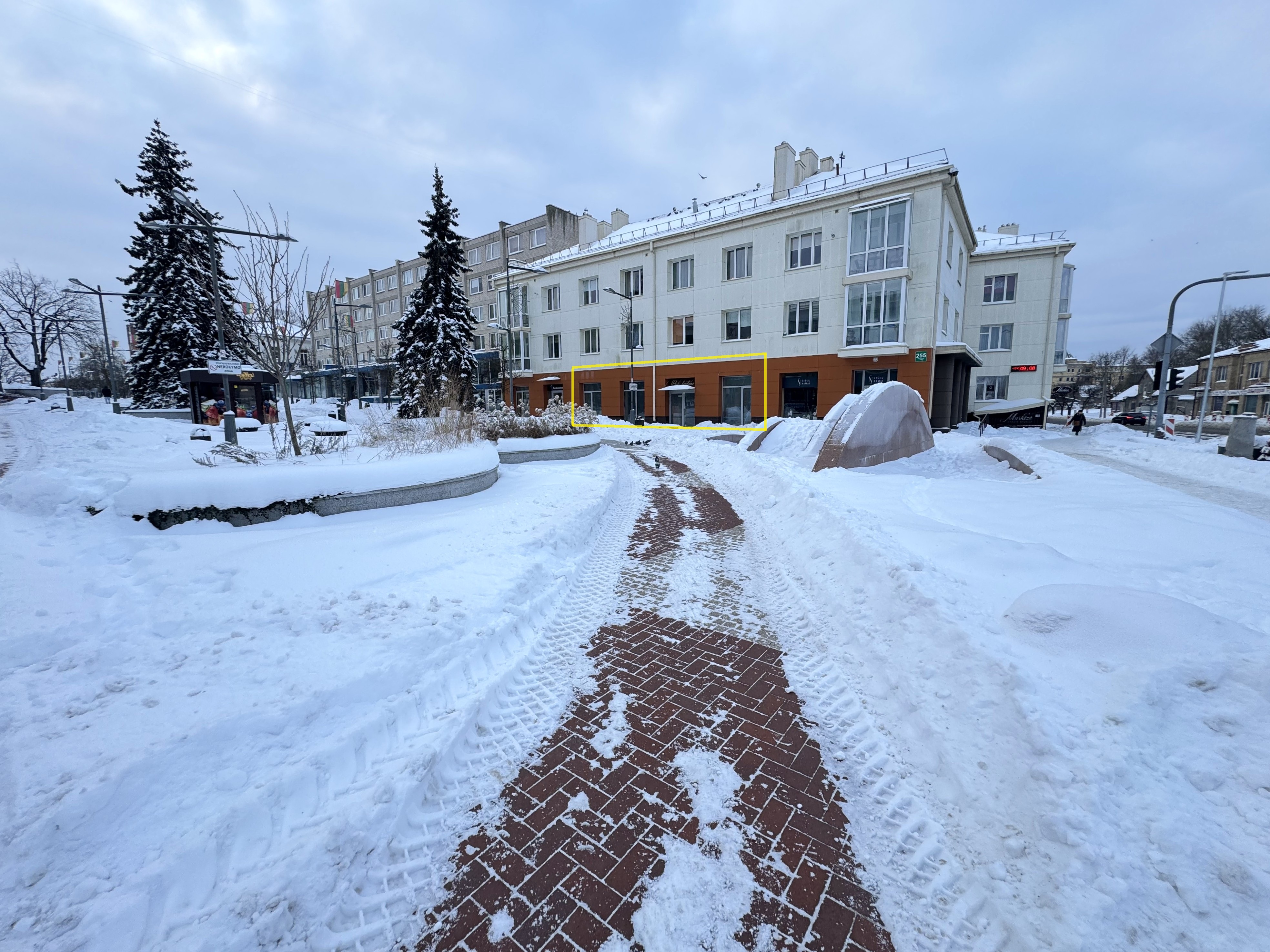 120 kv. m patalpa (įėjimas iš fasado)